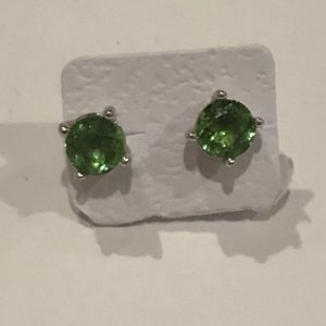 925 Silver , color changing stones green / beige stunning post earrings